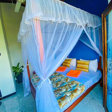 Dew Ashi Homestay 锡吉里亚 外观 照片