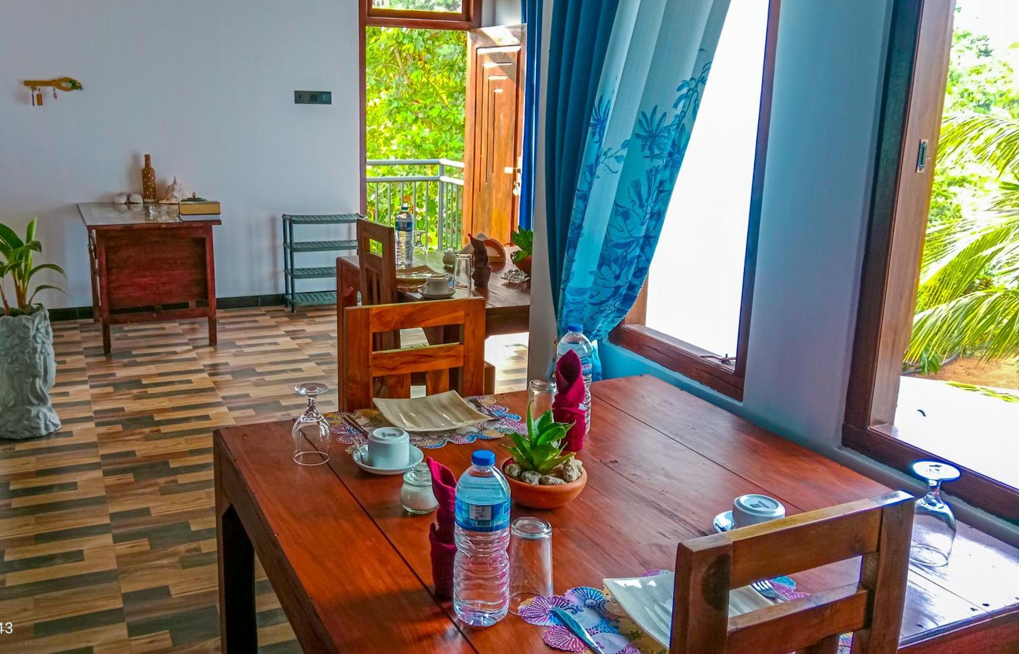 Dew Ashi Homestay 锡吉里亚 外观 照片