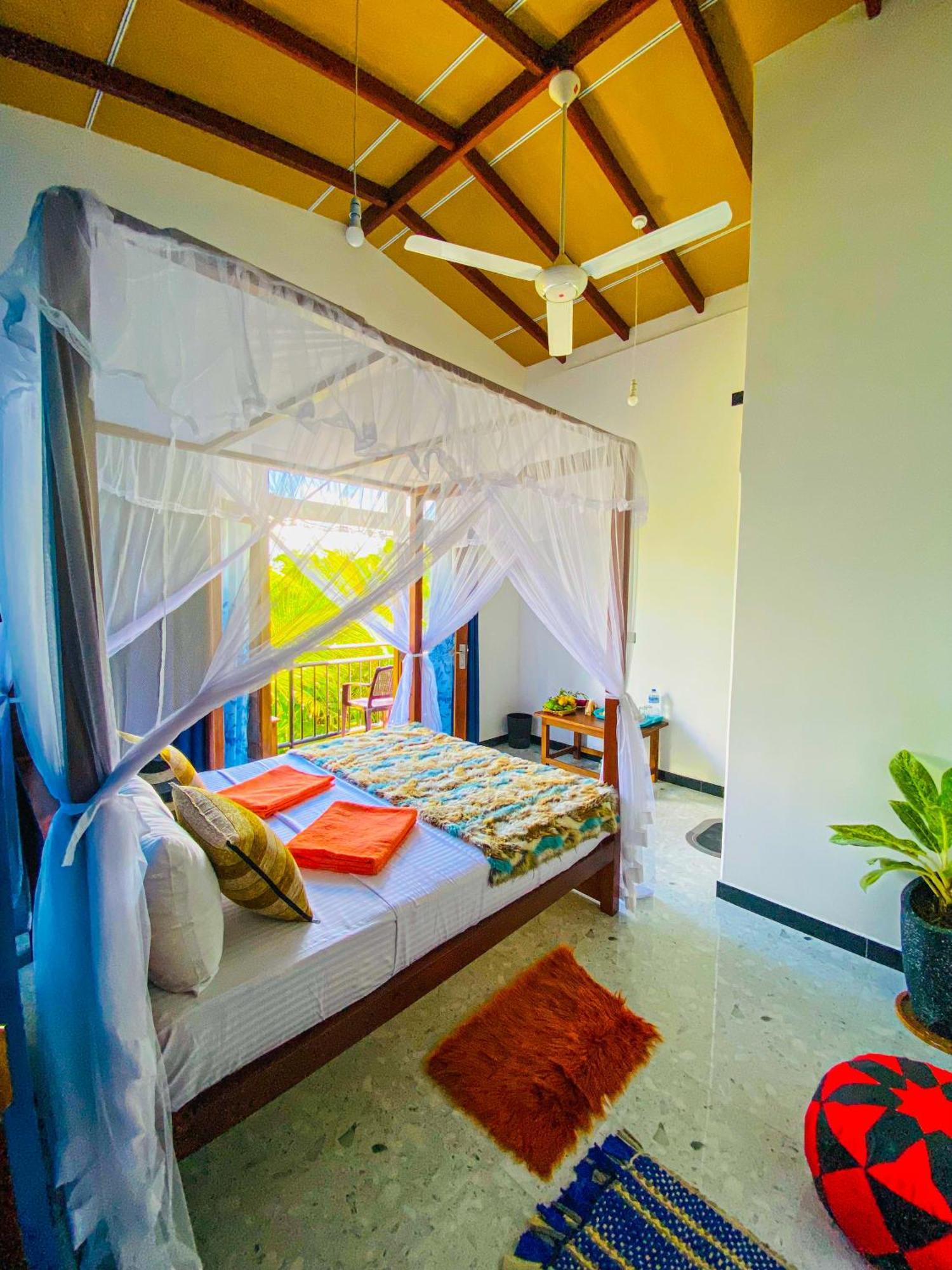 Dew Ashi Homestay 锡吉里亚 外观 照片