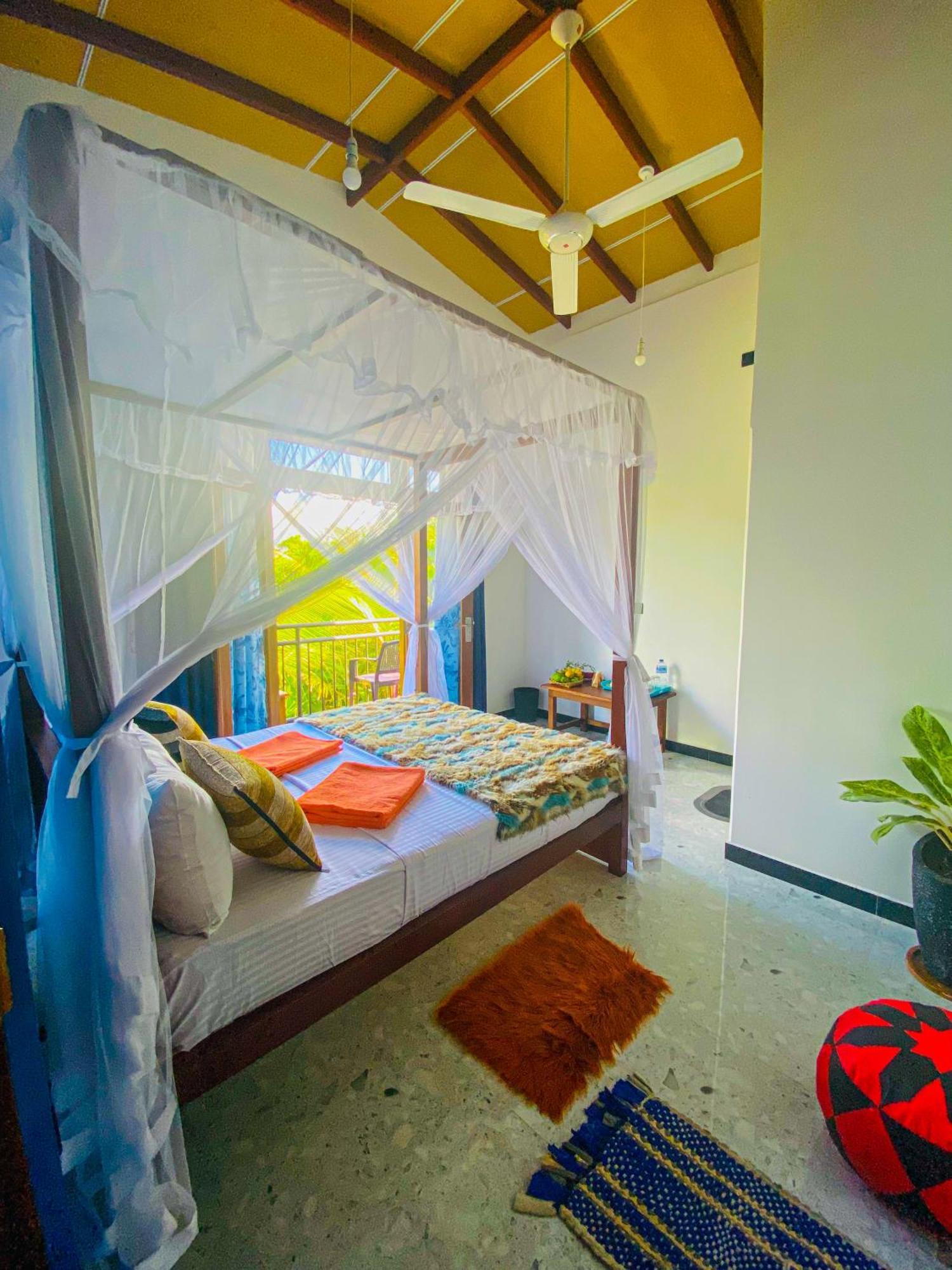 Dew Ashi Homestay 锡吉里亚 外观 照片