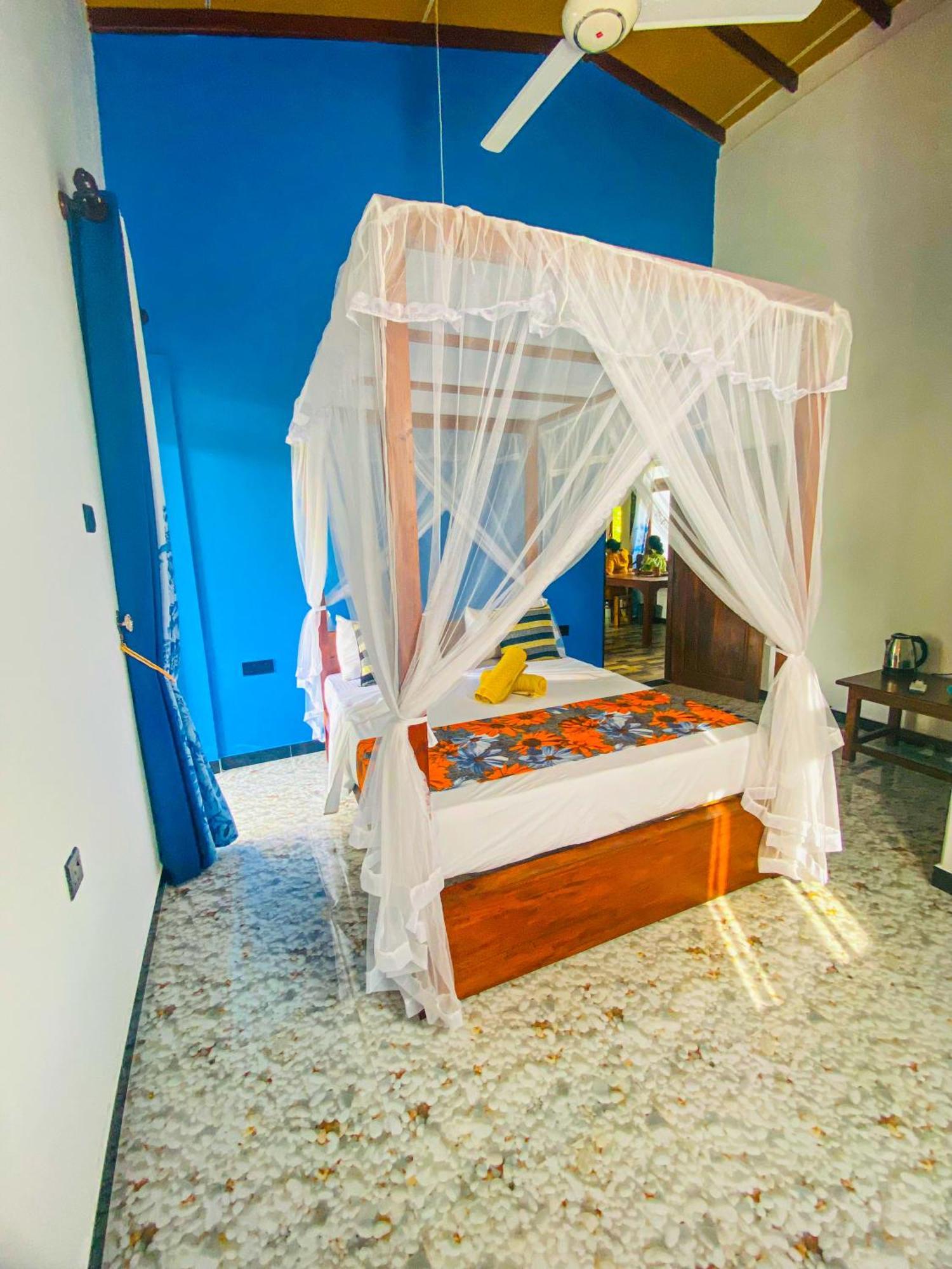 Dew Ashi Homestay 锡吉里亚 外观 照片