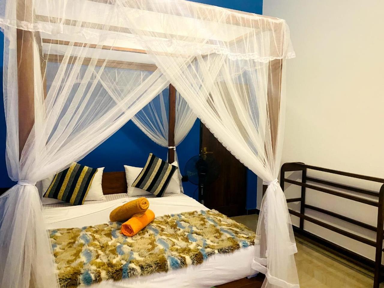 Dew Ashi Homestay 锡吉里亚 外观 照片